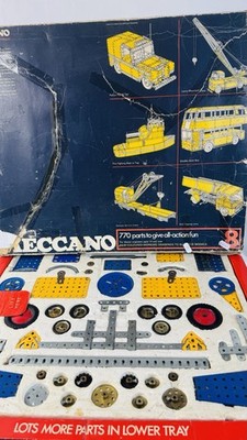 Ein 70er Jahre Meccano Nr. 8 Outfit. Karton repariert aber Inhalt gut