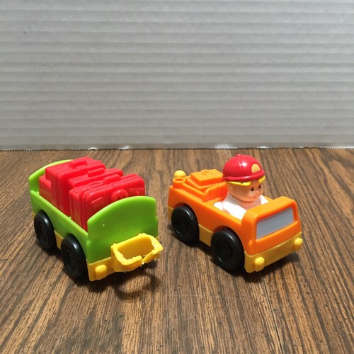 Fisher Price Little People Wheelies Airport +Airplane-Luggage Carrier-Helicopter - Picture 17 of 19