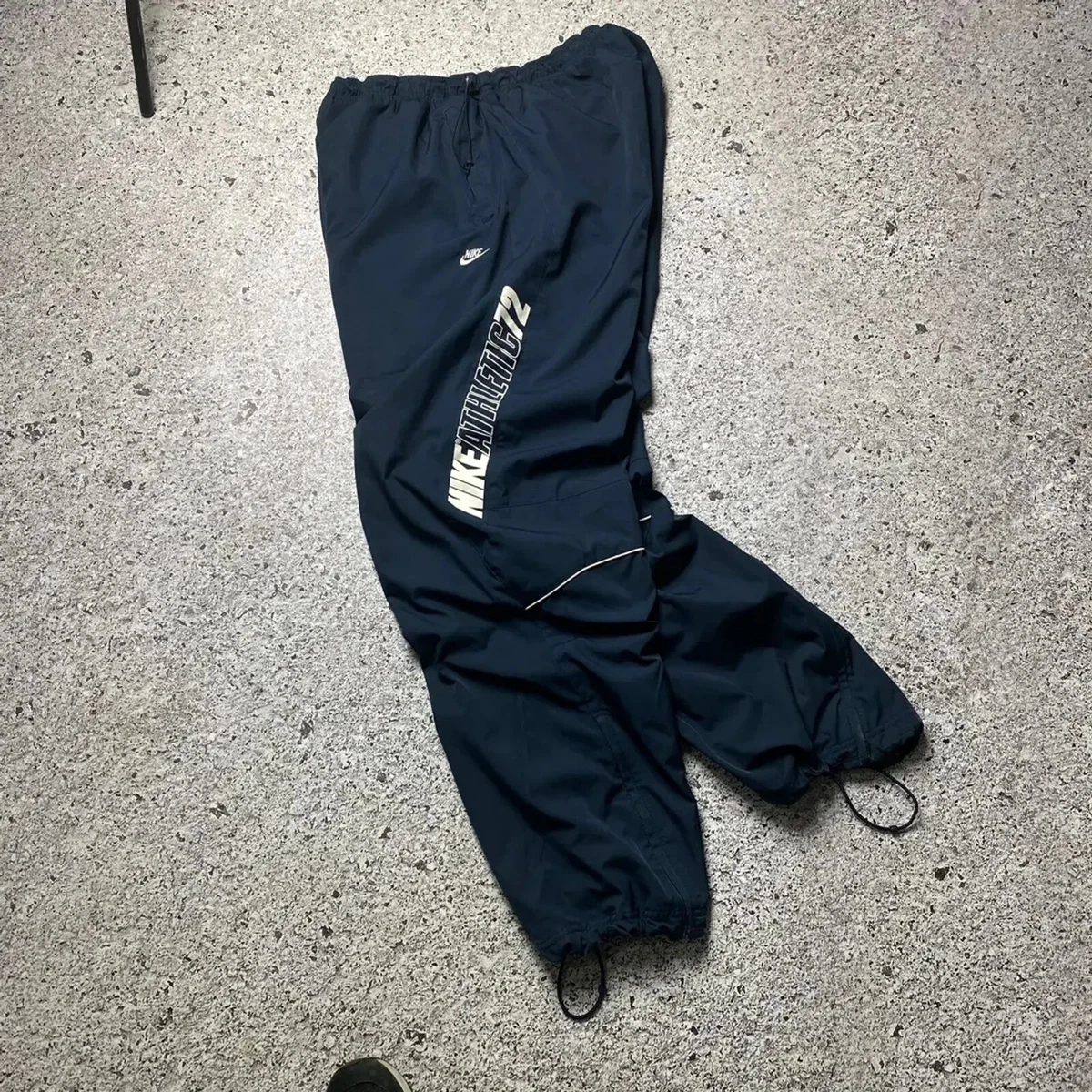 Nylon sweatpants nike sale