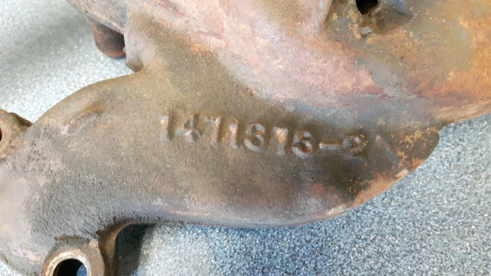 1959 -1960 cadillac 390 water pump and thermostat housing - Image 2 of 4