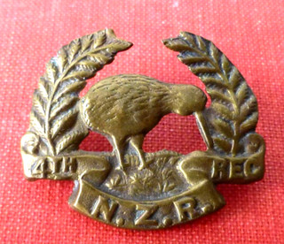 4 OTAGO RIFLES REGIMENT WW1 NEW ZEALAND NZ FERN LEAVES KIWI BIRD CAP BADGE