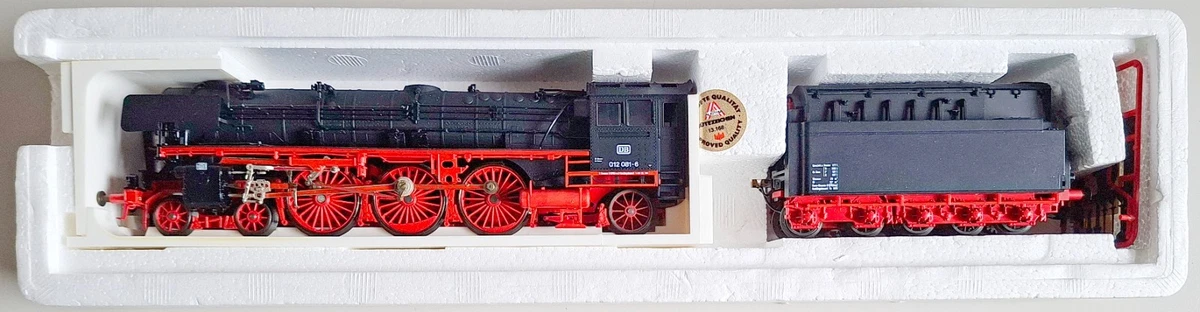 Liliput 10129: Dampflok der BR 012 mit Öltender der DB (AC)