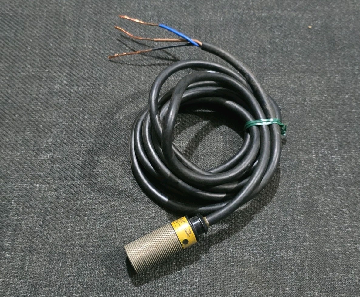 Omron E2E-X5E2-G Sensor ( 3 Pcs ) , Fastship