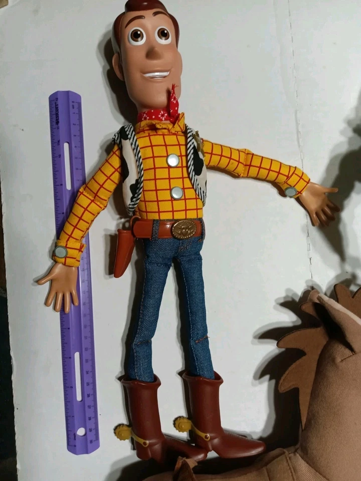 Lote de juguetes Toy Story de Disney Pixar: Talking 14" en Woody y 12" en Buzz & Plush Bullseye Foto 2 de 4