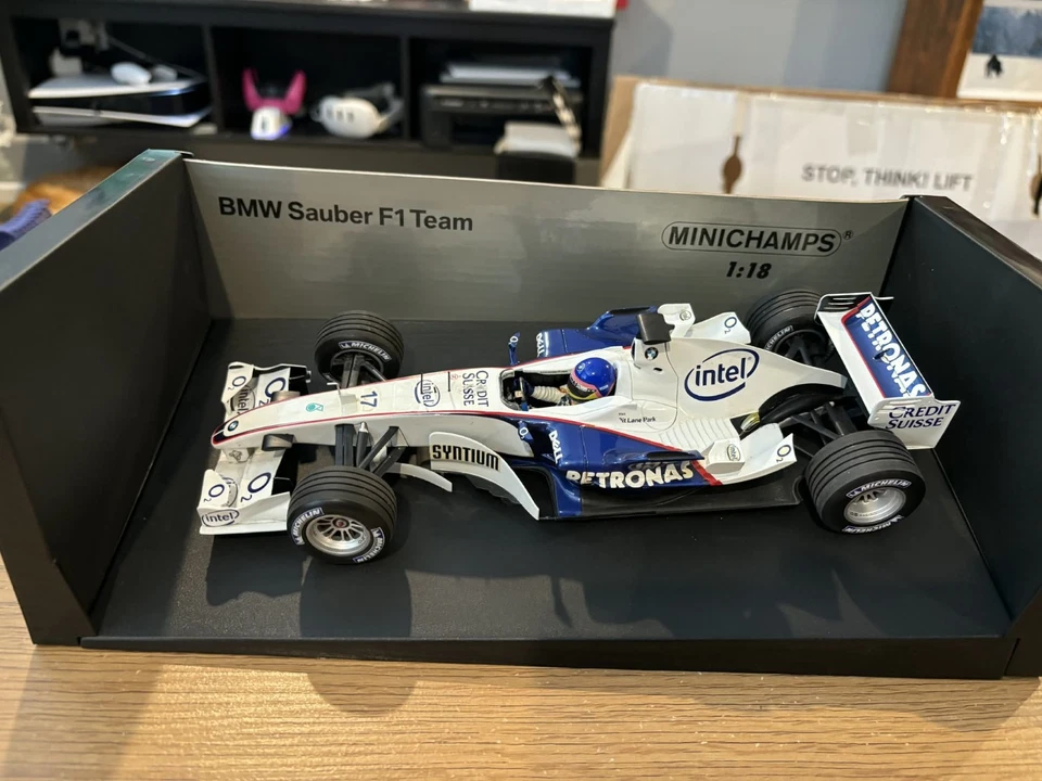 MINICHAMPS / F1 - 2006 BMW SAUBER F1.06 - J VILLENEUVE - 1/18 SCALE MODEL CAR - Image 3 of 4