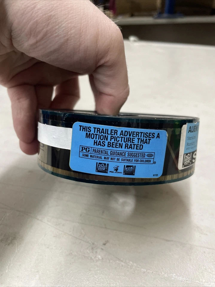 ALIENS IN THE ATTIC - Ashley Tisdale - 2009 - Original Movie Trailer - SCOPE Foto 3 de 3