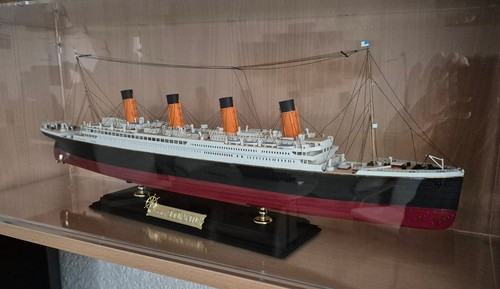 Titanic Komplett Modell 1:400 mit Vitrine - nur Abholung - ohne Verpackung - Bild 7 von 7