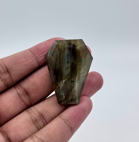 Bara in cristallo intagliato a mano in labradorite per fare gioielli, 64,42 cts certificato - Foto 1 di 4