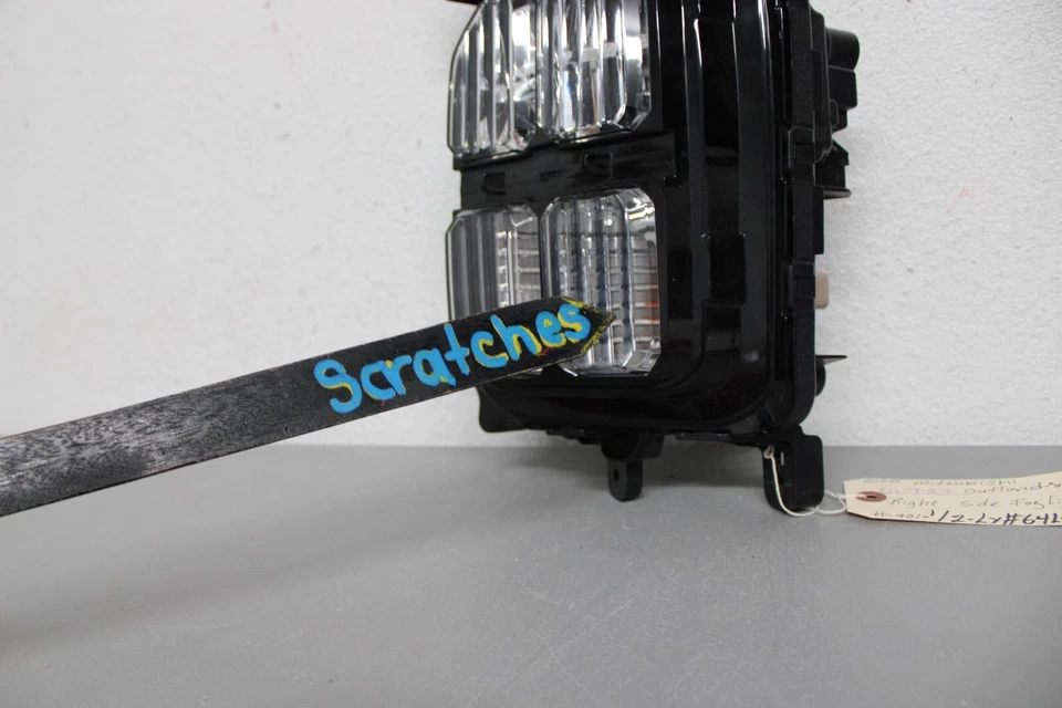 2020 MITSUBISHI OUTLANDER RIGHT SIDE FOG LIGHT - Image 4 of 4