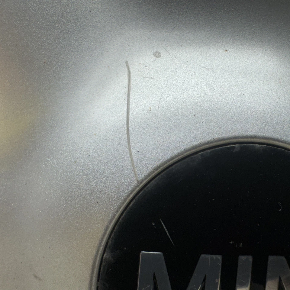 Tapa central de rueda Mini Cooper OEM plateada p/n 678723302 02 par usado B-4 Foto 3 de 4