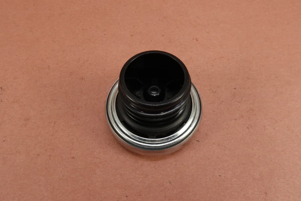 2009-2021 Harley Davidson Iron 883 XL883N Gas Fuel Cap - Image 4 of 4