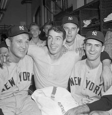 Joe Dimaggio And His Yankee Teammates In Dressing Room 1950 Baseball Old Photo