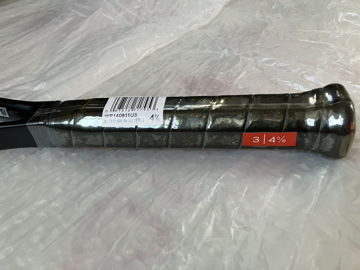 NEW Wilson Blade 98 v8 Noir (All-Black Edition) - 16x19 - 4