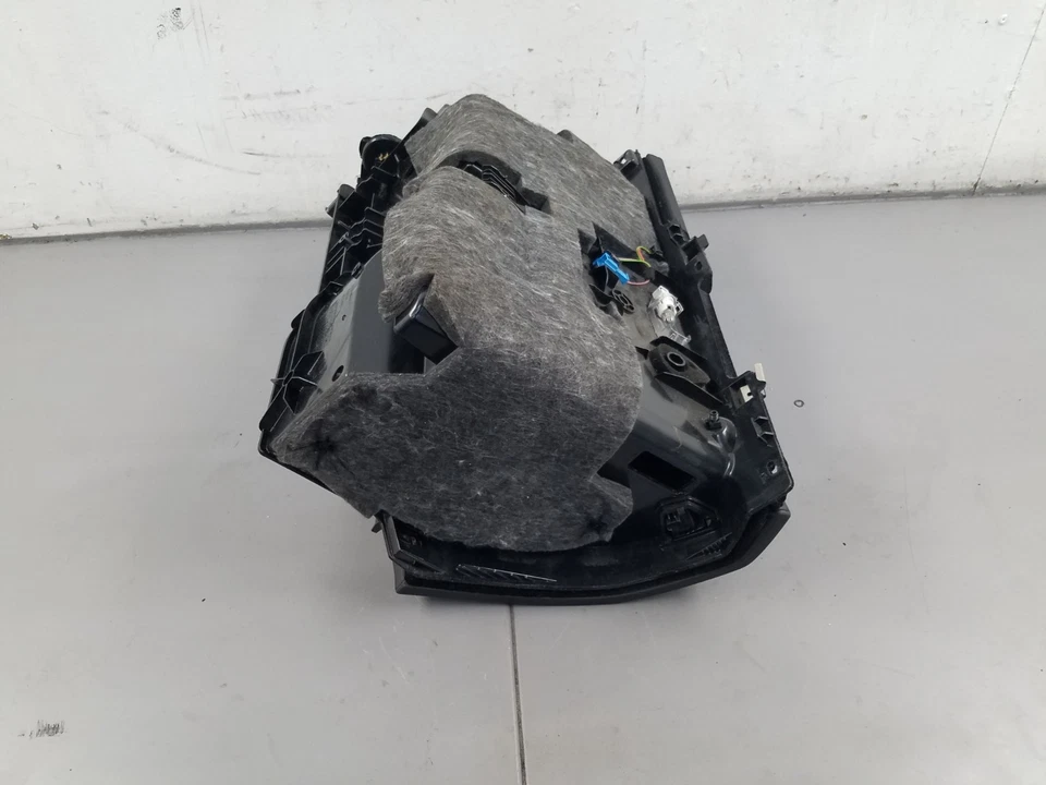 Guantera Mercedes Benz AMG E 63 2011 #8509 H5 Foto 4 de 4