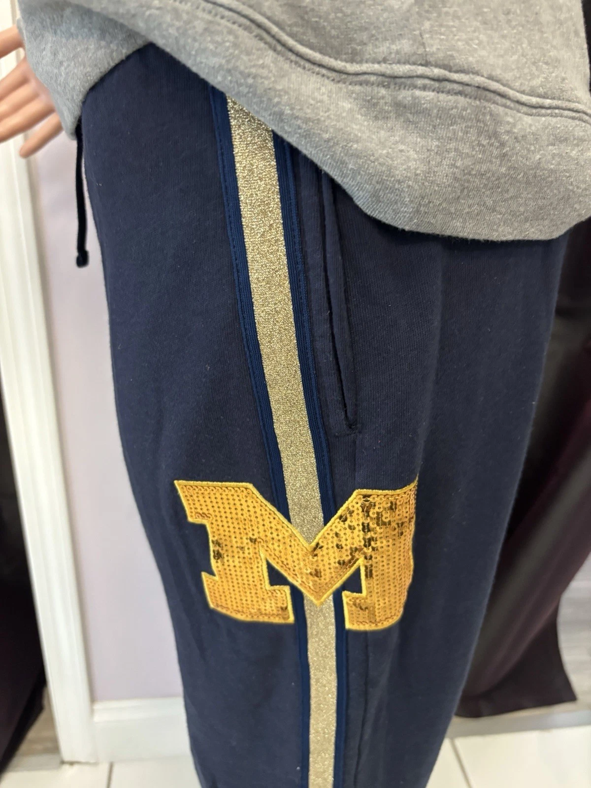 UNDERCOVER Felpa da jogging Victoria's Secret Collegiate Collection U of Michigan taglia Large