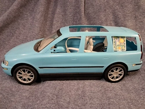 Vintage 2003 Barbie Happy Family Blue Volvo Station Wagon + Carseat