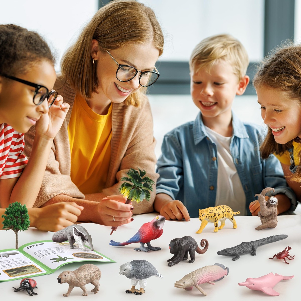 37PCS Rainforest Animals Figures Toys Set, 11.81 x 8.46 x 1.96 in
