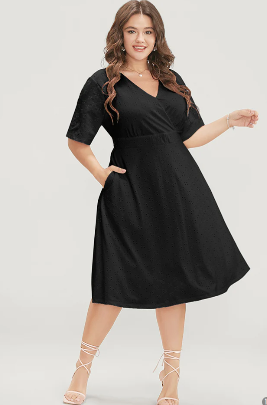 NWT Bloomchic Solid Pocket Laser Cut Surplice Neck Knee Dress Size 22-24