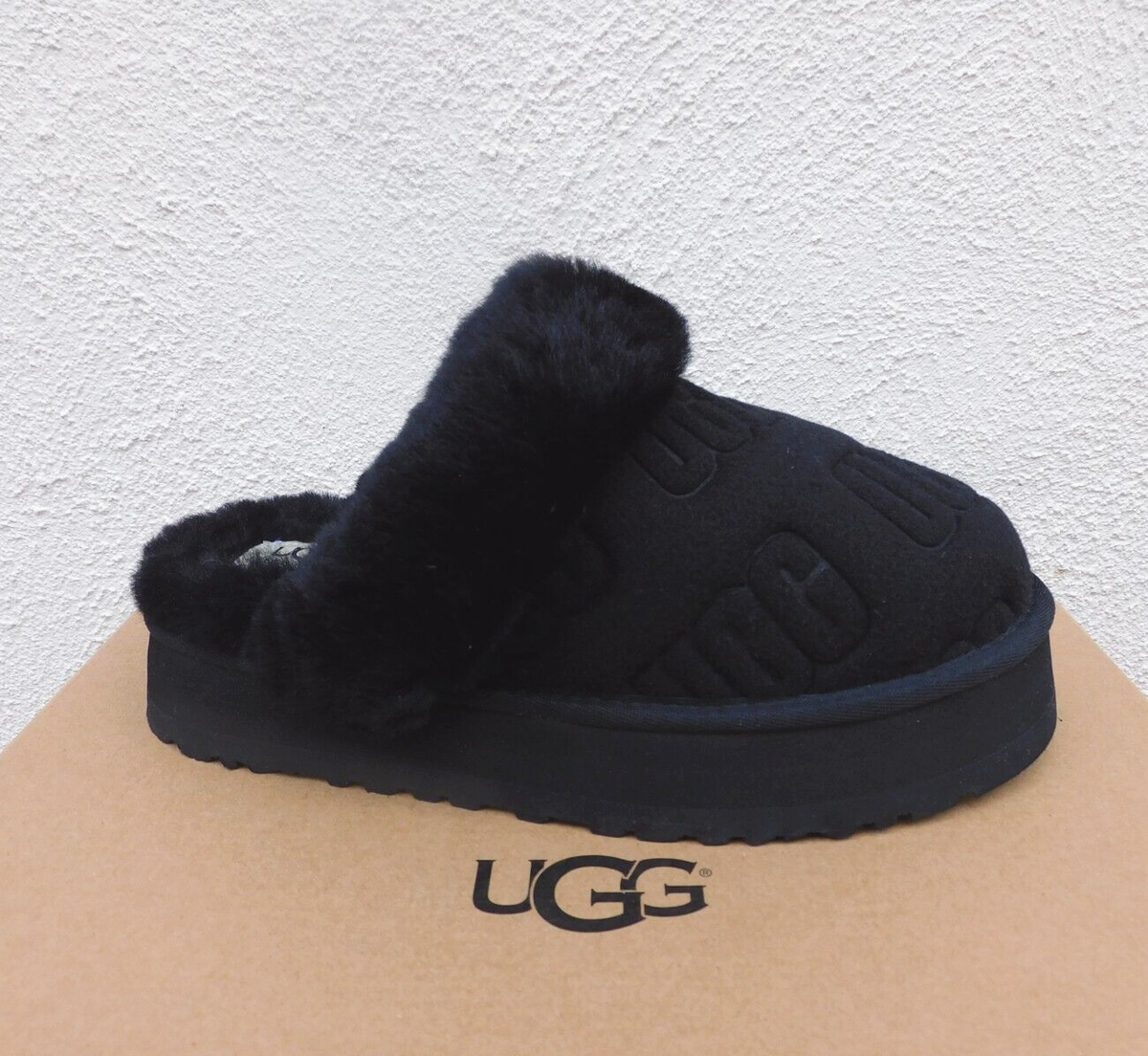 UGG BLACK DISQUETTE FELTED SHEEPSKIN PLATFORM SLIPPERS  display picture 3