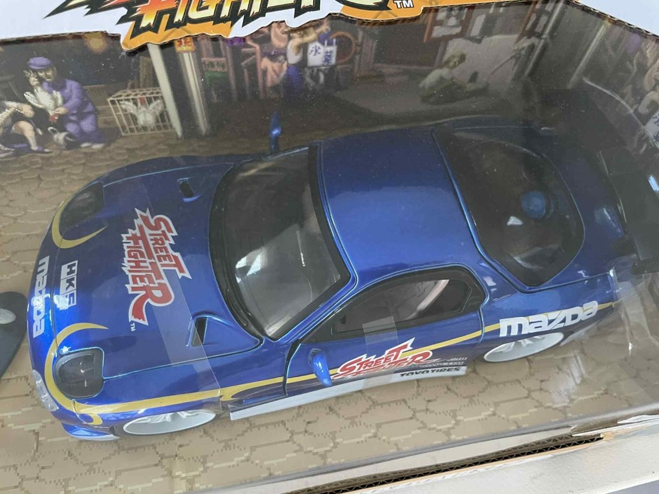 JADA TOYS Street Fighter 1993 Mazda RX7 Chun-Li figurával Kész modell