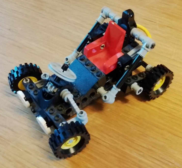 LEGO Technic 8832 Roadster, photo 1 of 5