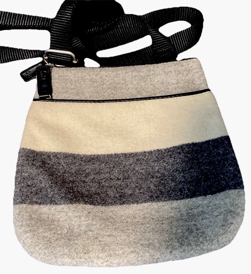 Bolso Bandolera American Eagle Outfitters Gris Rayas Lana 8”x 9” 23” Correa Usado Foto 4 de 4