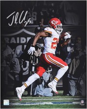 Jamaal Charles Cards and Memorabilia Guide 23