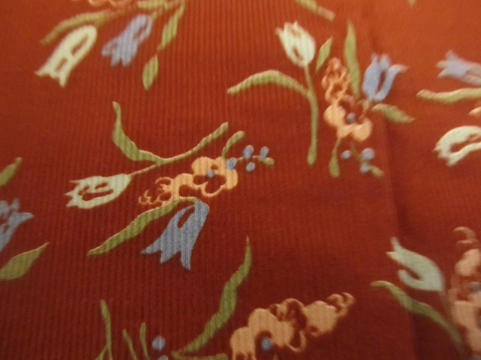 Tela de pana de algodón Pinwale floral rosa óxido floral estampado floral 1 yarda x 44 Foto 3 de 4
