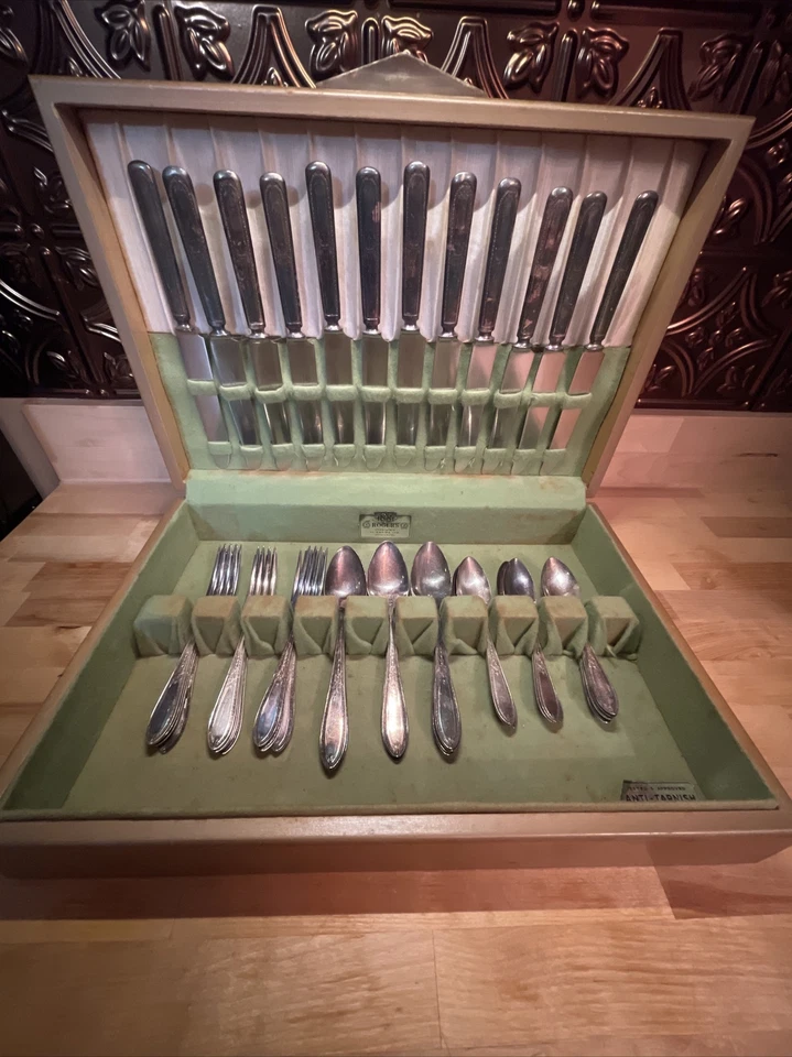 Juego de cubiertos vintage 1925 Triumph 1881 Rogers Oneida plateados para 12 con caja Foto 3 de 4