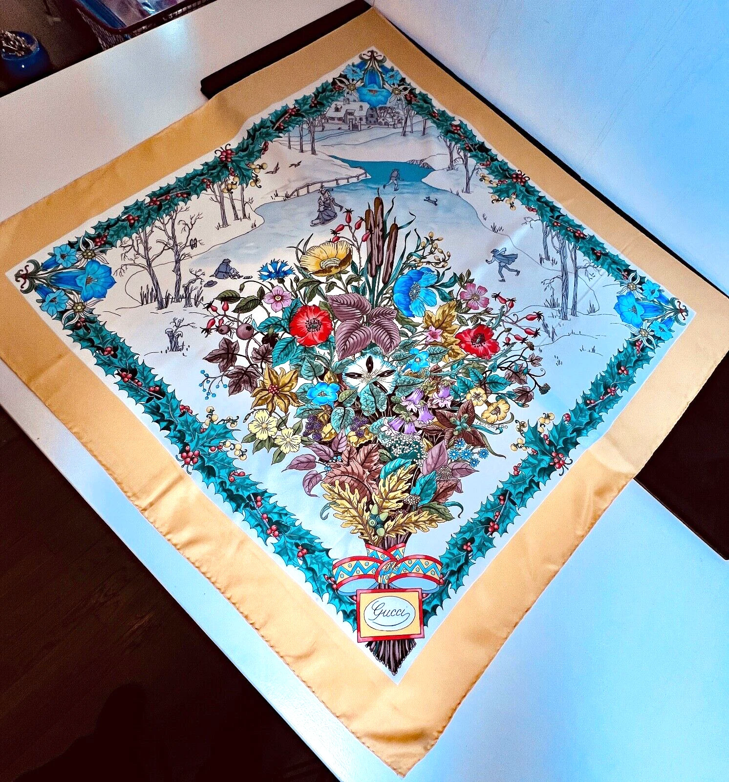 Authentique écharpe vintage Gucci en soie avec motif hiver par V. Accornero UU167