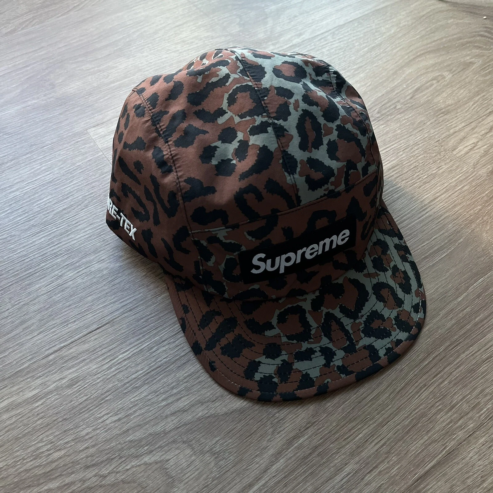 Casquette de camp 5 panneaux camouflage léopard FW19 Supreme Gore Tex