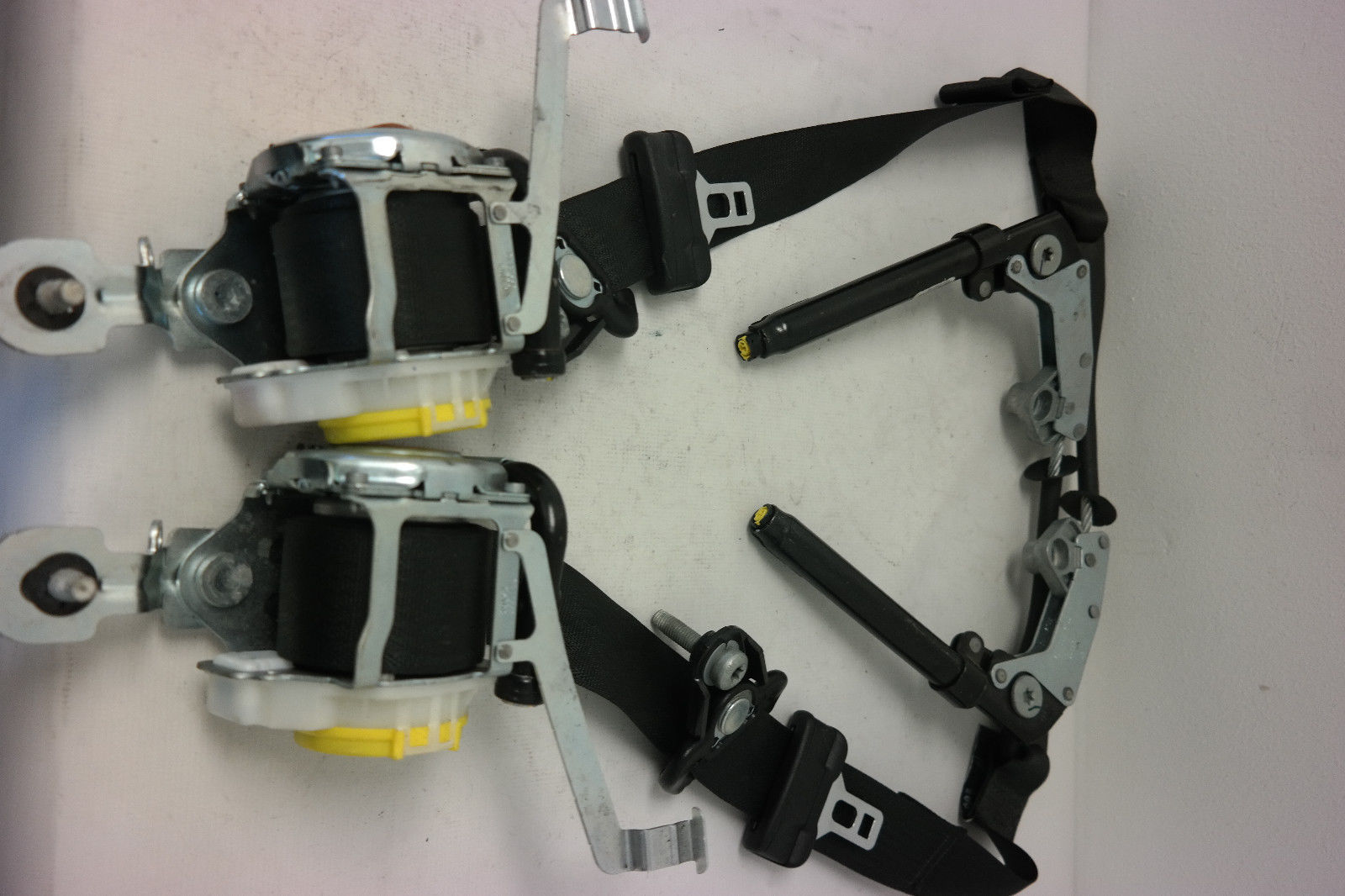 2015 2016 2017 FORD MUSTANG CONVERTIBLE SEAT BELT PRETENSIONER LH BLACK