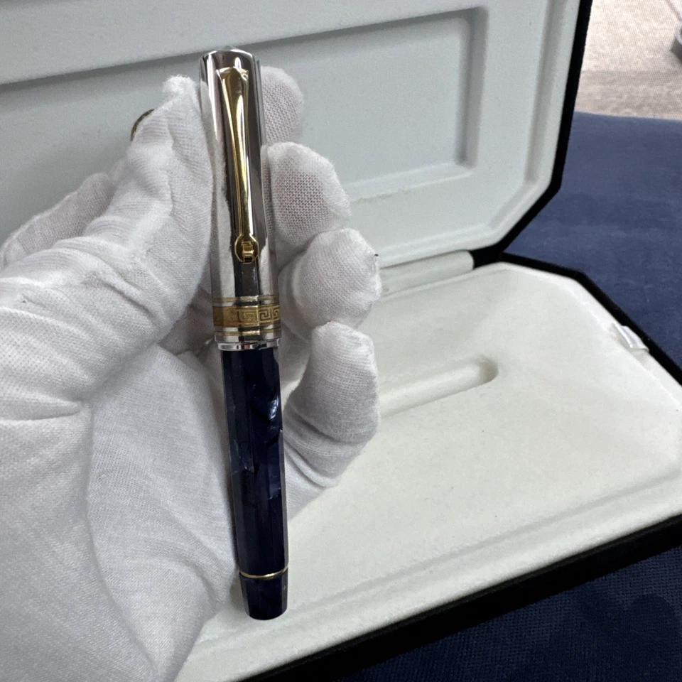 Pluma Estilográfica Omas Paragon Blue Royale y Stirling Silver Cap Foto 2 de 4