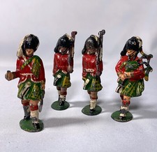 4 Vintage Lead SCOTTISH SOLDIERS Bagpipes RIFLES - Rare OVAL BASE Marching 2.75"