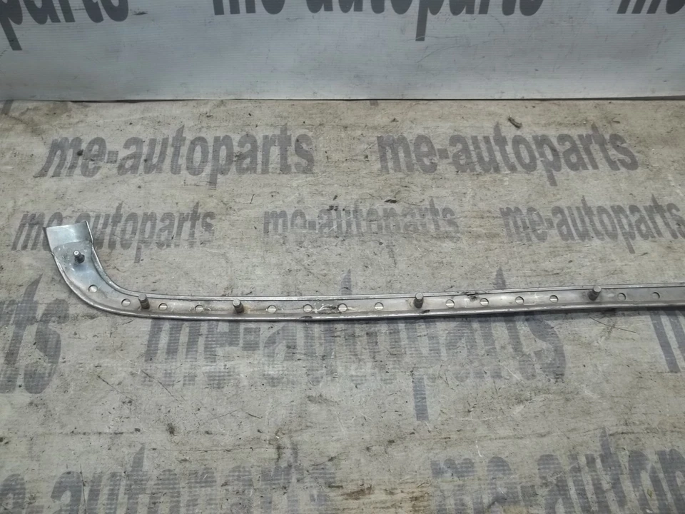 96-99 MERCEDES BENZ E CLASS FABRICANTE DE EQUIPAMENTO ORIGINAL PARA-CHOQUE TRASEIRO ESQUERDO ACABAMENTO MOLDURA CROMADA - Imagem 3 de 4