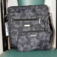 Baggallini Go Bagg with RFID Phone Wristlet Floral NWT!!