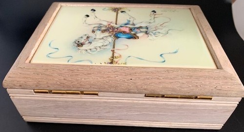 Aufzieh Musical Holz Schmuck Box eingelegt mit Kunst Fliese - KIMBERLY ENTERPRISES - Bild 4 von 8