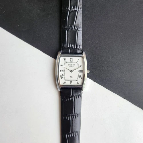 Vintage Seiko Slim Quartz White Face Gentlemen's Wrist Watch - FREE SHIPPING
