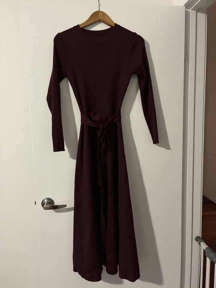 Women’s Burgundy Solid Knit Midi Dress M Crew Neck Long Sleeve Belted Tie