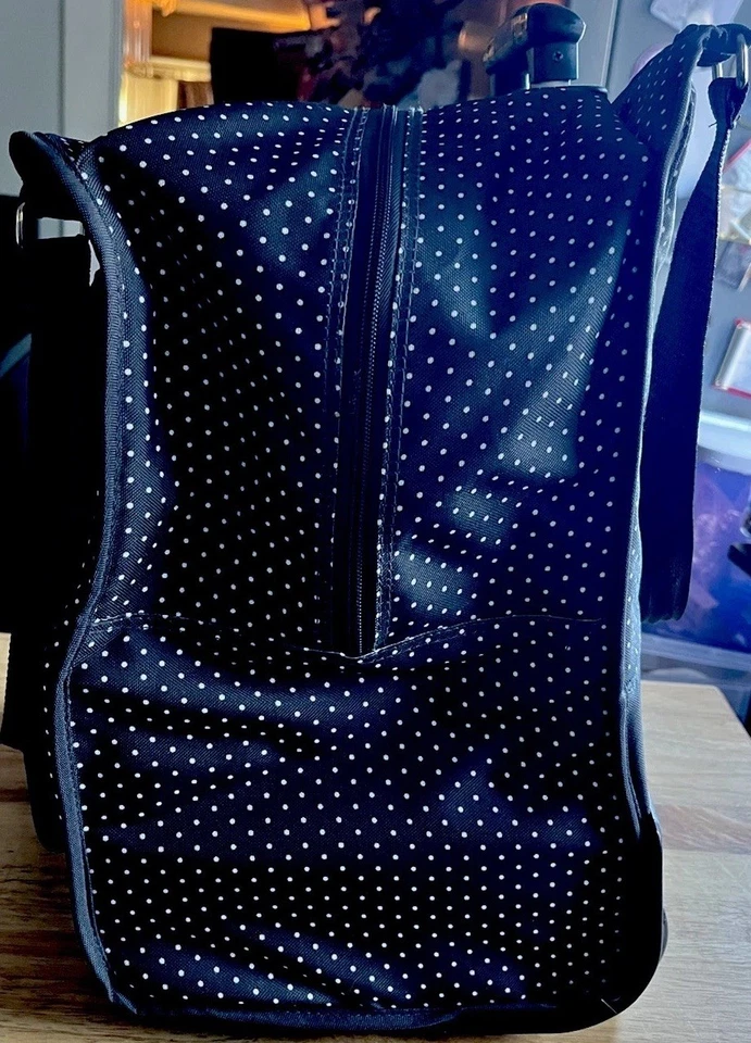 Bolsa tote de viagem Thirty-One preta bolinhas com monograma rosa J - Imagem 2 de 4