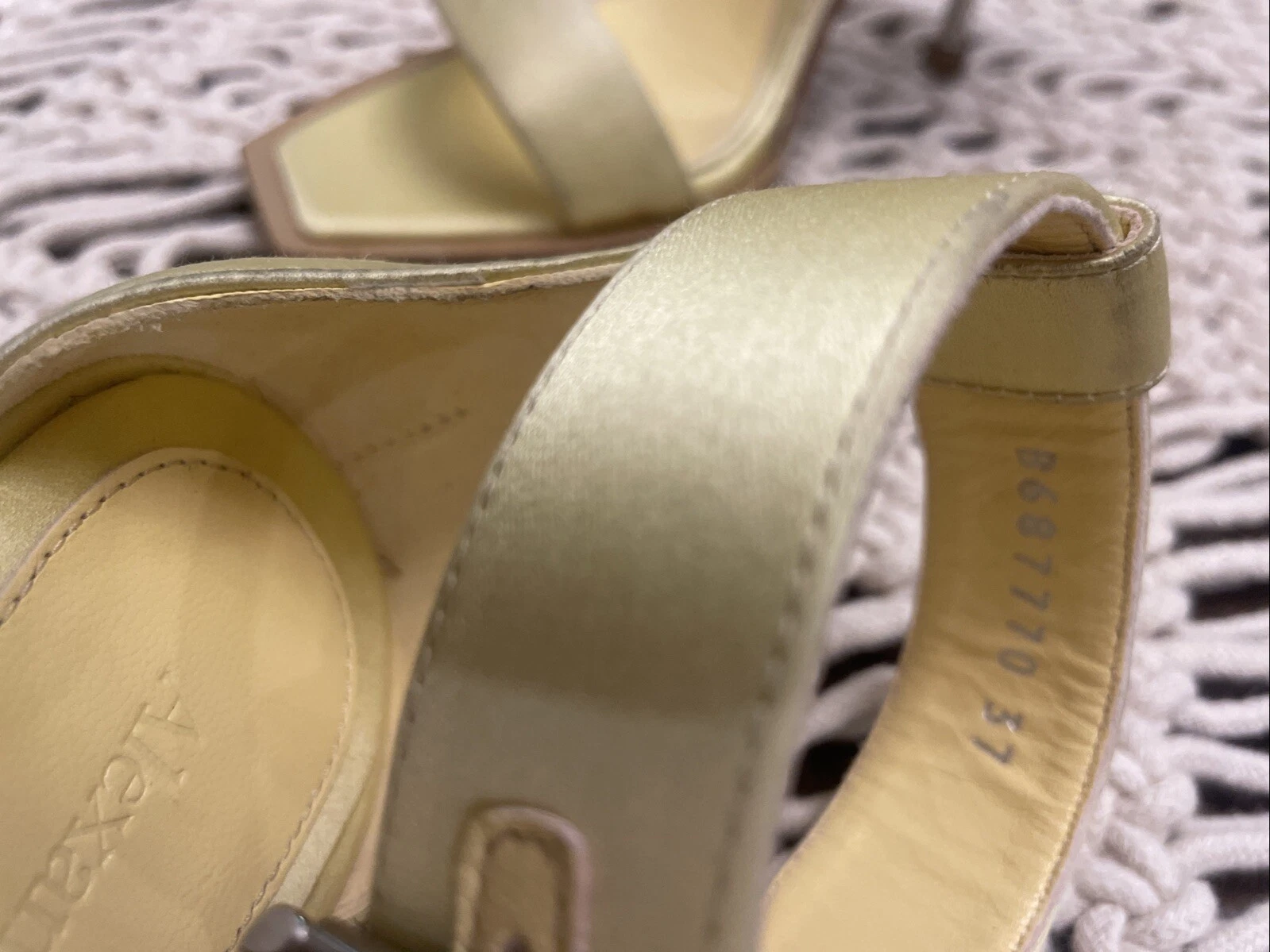 Alexander McQueen cinturino alla caviglia tacco a spillo taglia 35 5 us