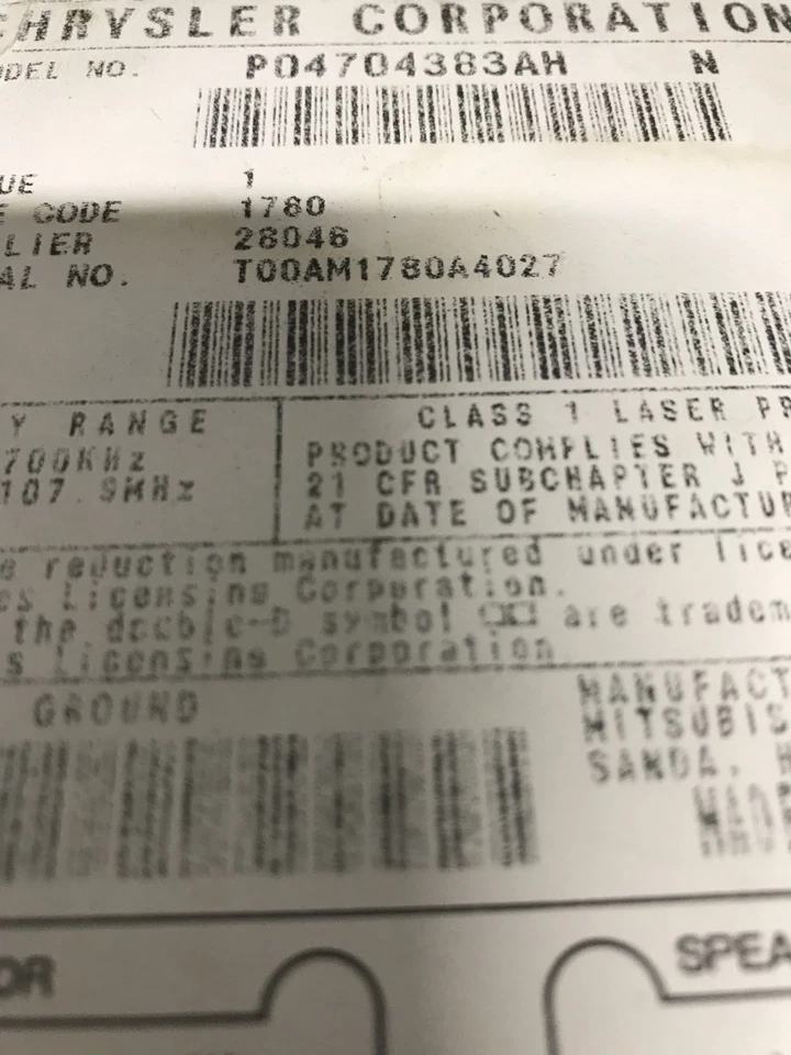 84-02 Radio Dodge Chrysler Jeep Caravan CD FM P04704383 Controles Volante Foto 3 de 4