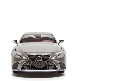 AUTOart 1:18 Lexus LS500h in Lustro Manganese Metallico - Foto 5 di 13