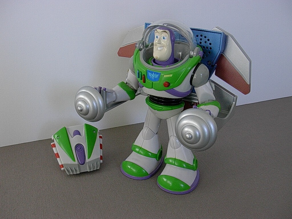 Propulseur Buzz l'Éclair Toy Story : Figurine lumineuse et sac à dos spatial enfant