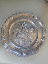 Zinnschale St. Georg &ndash; Zinnteller Relief &ndash; Vintage Deko ca. 23 cm