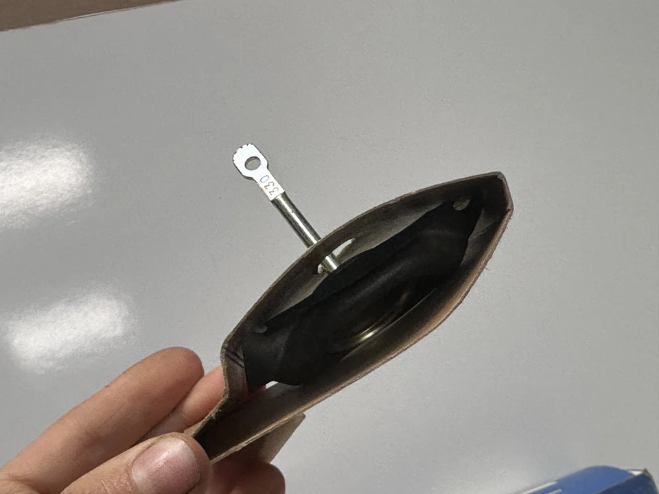 1966 Chevrolet Corvette 350 HP NOS Holley Carburetor Repair Kit GM 3884505 — 第 2/4 张图片