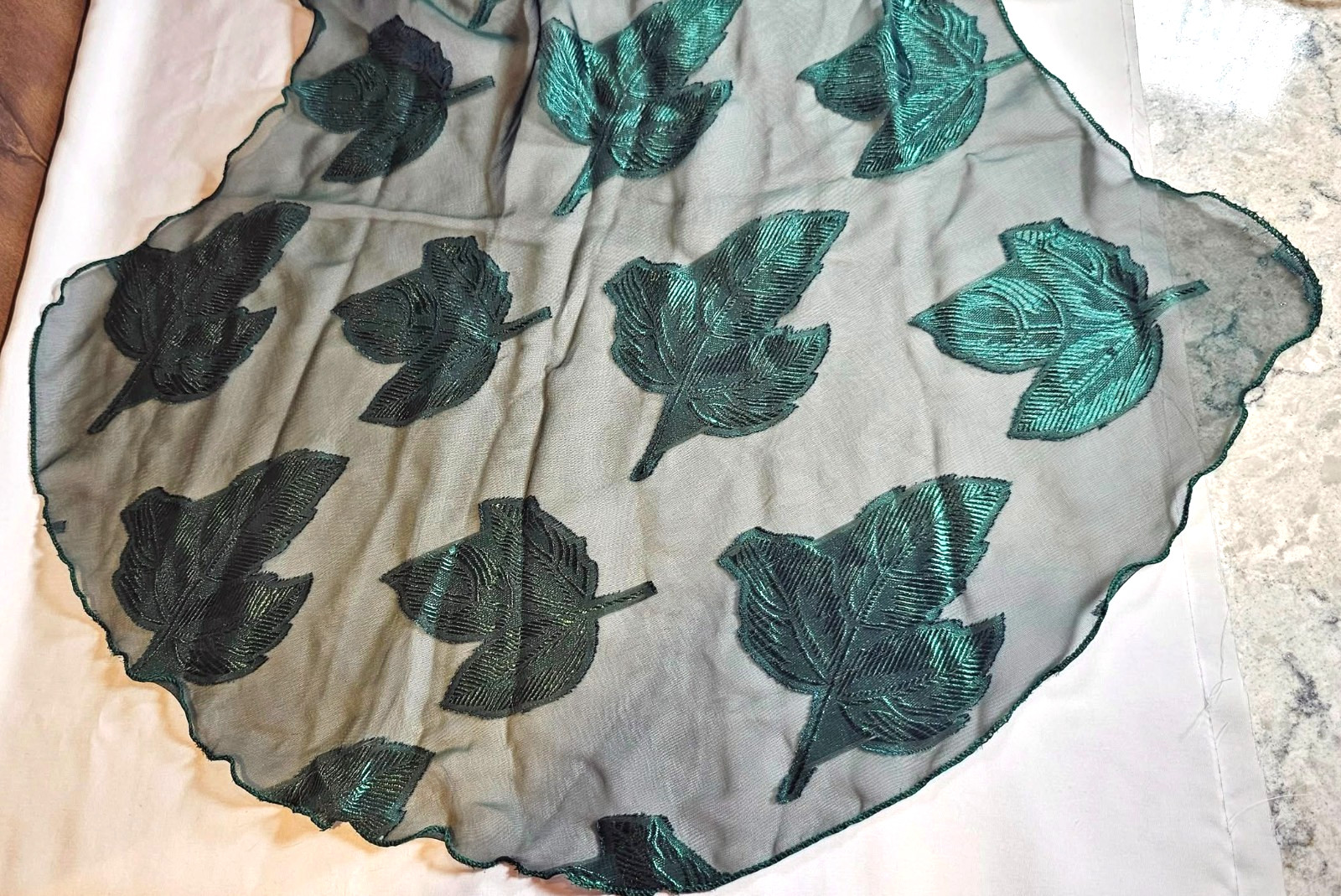 LIZ CLAIBORNE Green Leaf Leaves Shaped Scarf Accent Shimmer Unique Vtg RARE