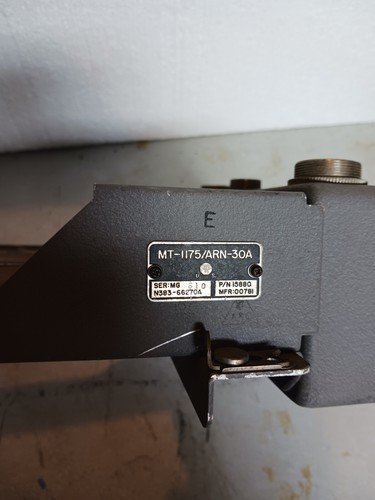VINTAGE MT-1175/ARN-30A AIRCRAFT RADIO MOUNTING RACK #89 - Picture 5 of 10