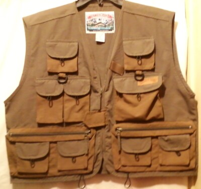 Cuttbow Gear Hunting Fishing Vest  Multiple Pockets Full Zip Up Size Medium 