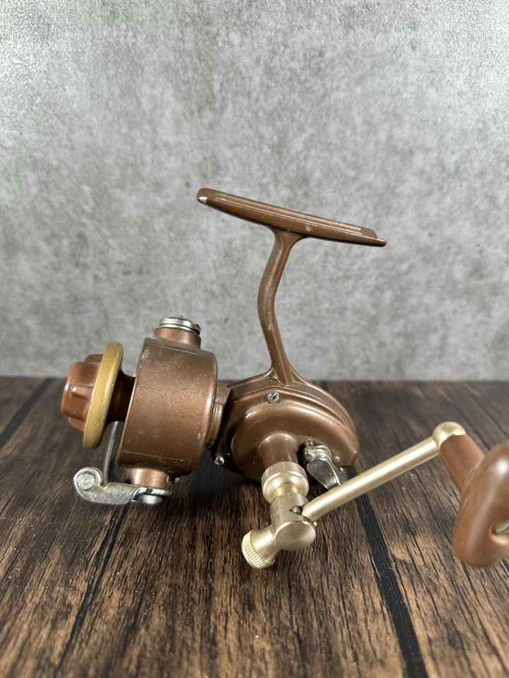 Vintage Eagle Claw Blue Pacific 325 – Unused w/ Box – Missing Side Tag - Image 4 of 4